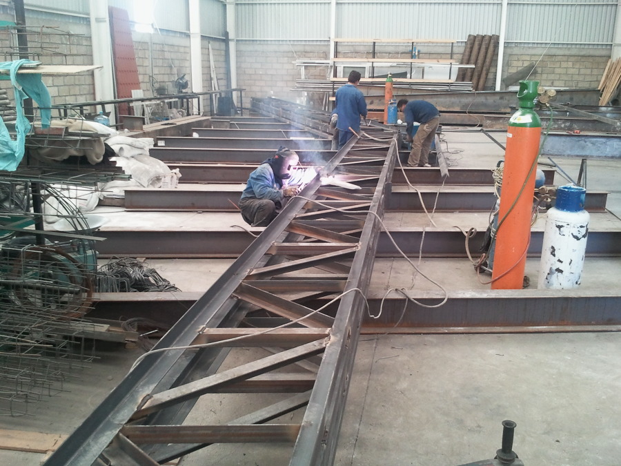 Soldadura de estructura en proceso