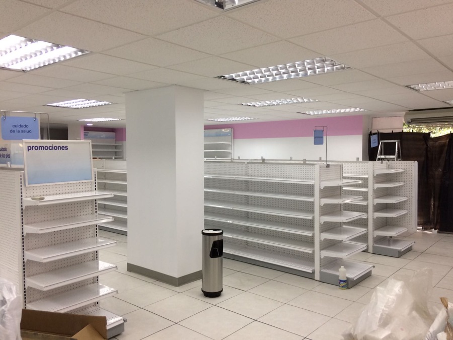 Foto: Suc Bajio Durante Remodelacion (Mostrador) de Grupo Lercad