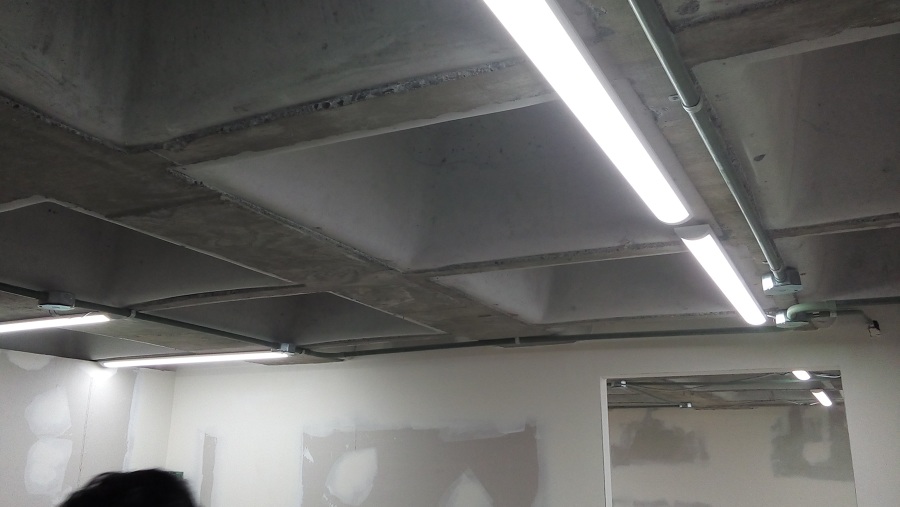 Taller y escaleras exteriores