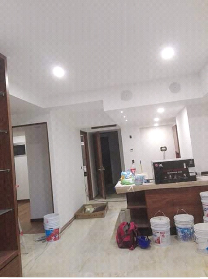 terminando pintura pasillo