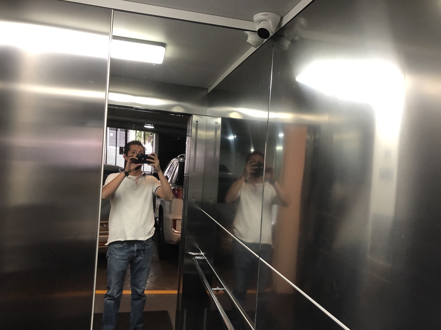 Termino de cámara en elevador