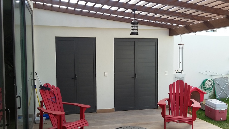 TERRAZA TERMINADA CON PERGOLAS