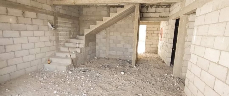 Trabajo escalera y muros de baño
