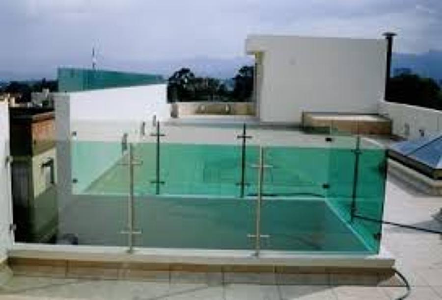 Trabajos de barandales en vidrio 