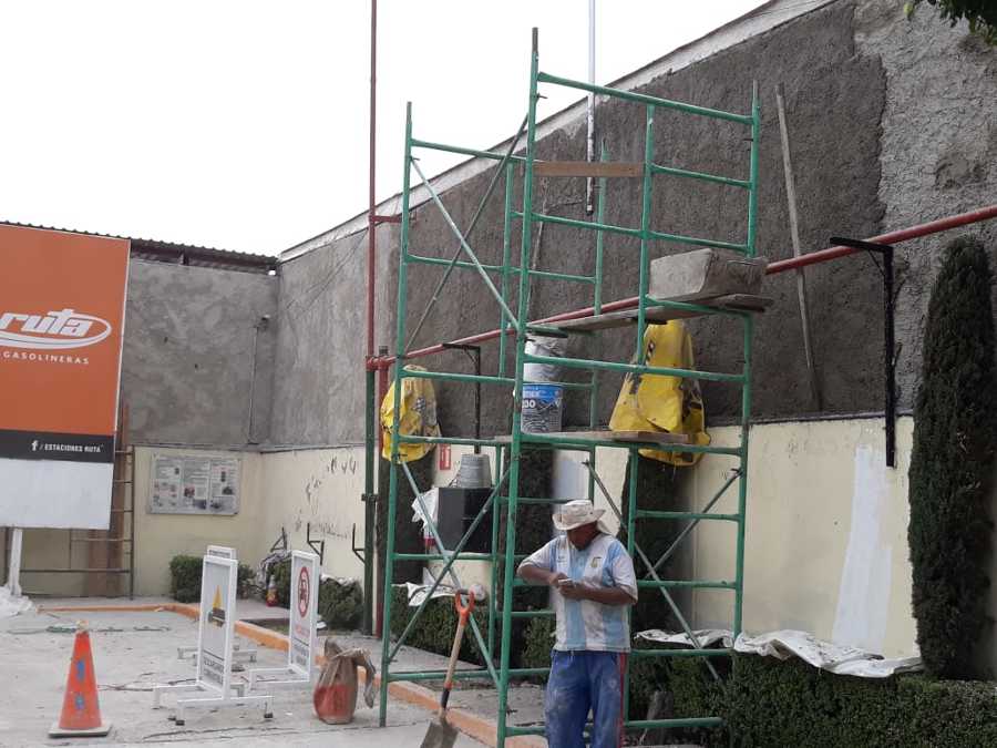 Trabajos de repellados en estación de servicio "Tocopari" Tlalnepantla