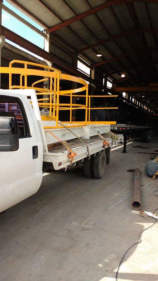 Traslado de escaleras de seguridad.