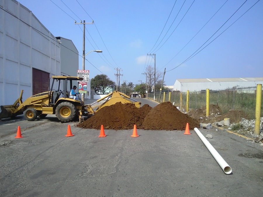 Utilizacion de maquinaria para abrir la ranura de la tuberia