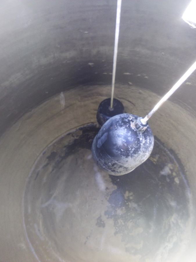 Utilizando desinfectante y desincrustante se realiza un limpieza completa