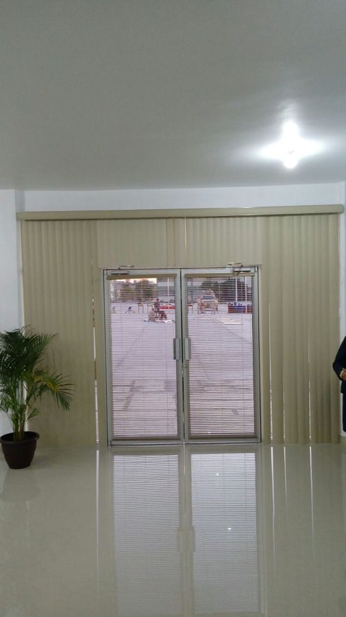 VERTICALES DE PVC Y HORIZONTALES DE ALUMINIO