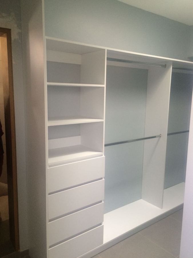 Vestidor con cajones