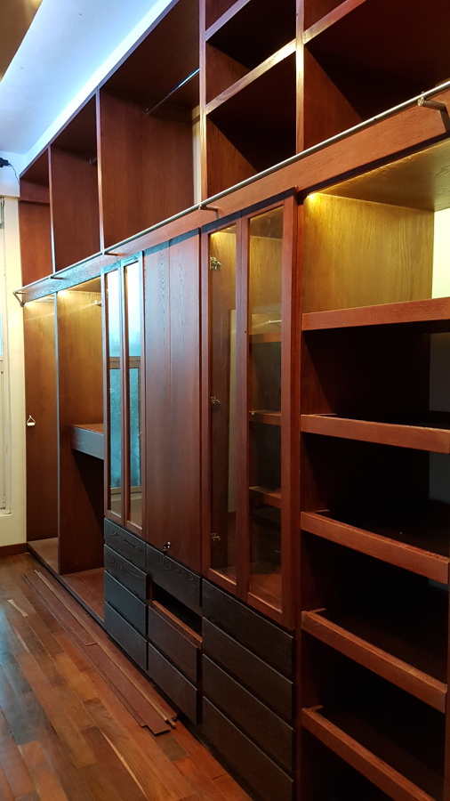 Vestidor semi-abierto