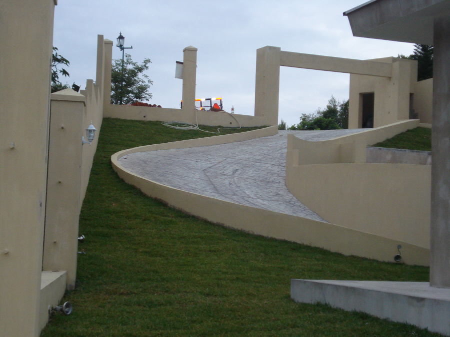 Vista a fachada a Calle desde Jardin Principal