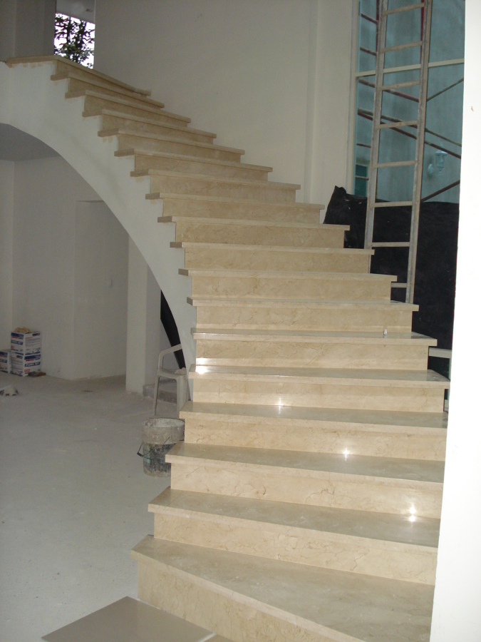 Vista escaleras a recamara de visitas