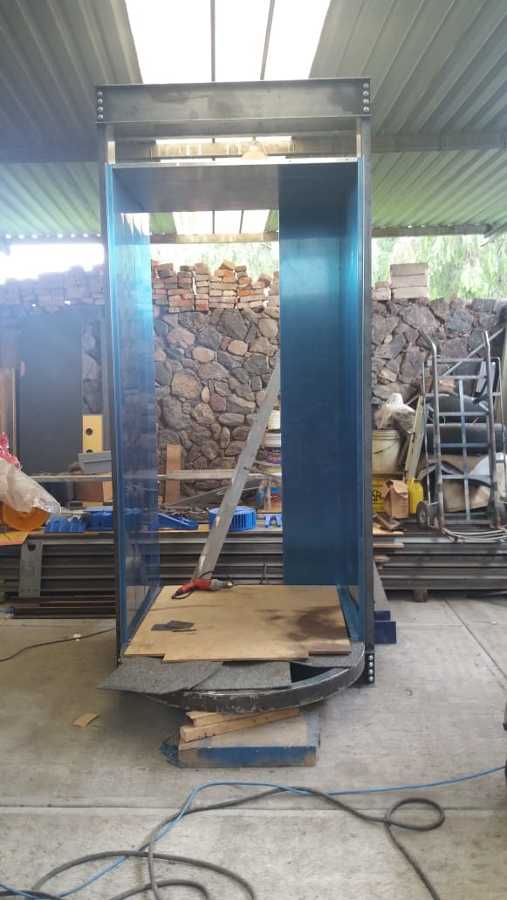 Vista Frontal de Cabina en Fabricación