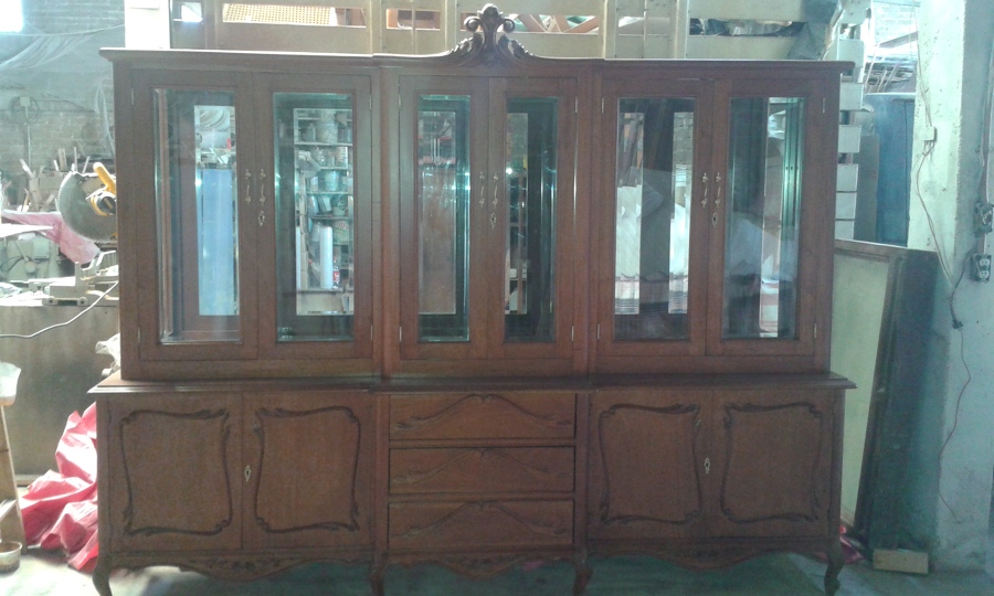 Vitrina con aparador y lunas interiores