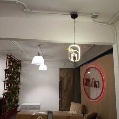 Área de Cafetería / Coworking y Zona de Break.