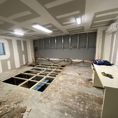 Construcción de oficina en nave