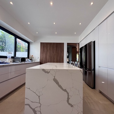 DISEÑO DE INTERIORES Y REMODELACIÓN DE RESIDENCIA