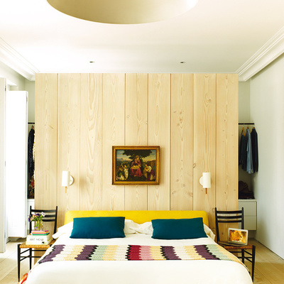 dormitorio con vestidor en el cabecero