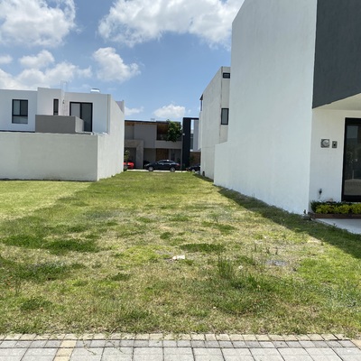 Diseño y construcción de casa de 400m2 con sótano