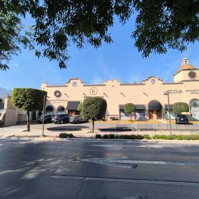 Plaza El Reloj