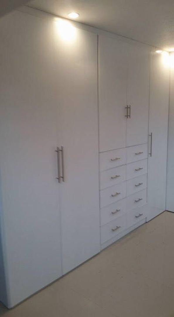 Closet en laca blanca de pared a pared