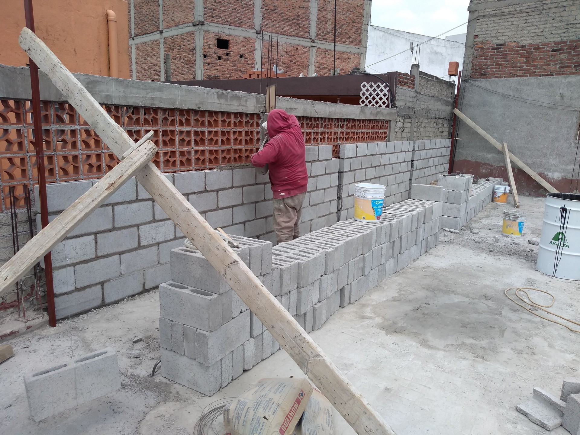 Construcción de muros de block en colindancias