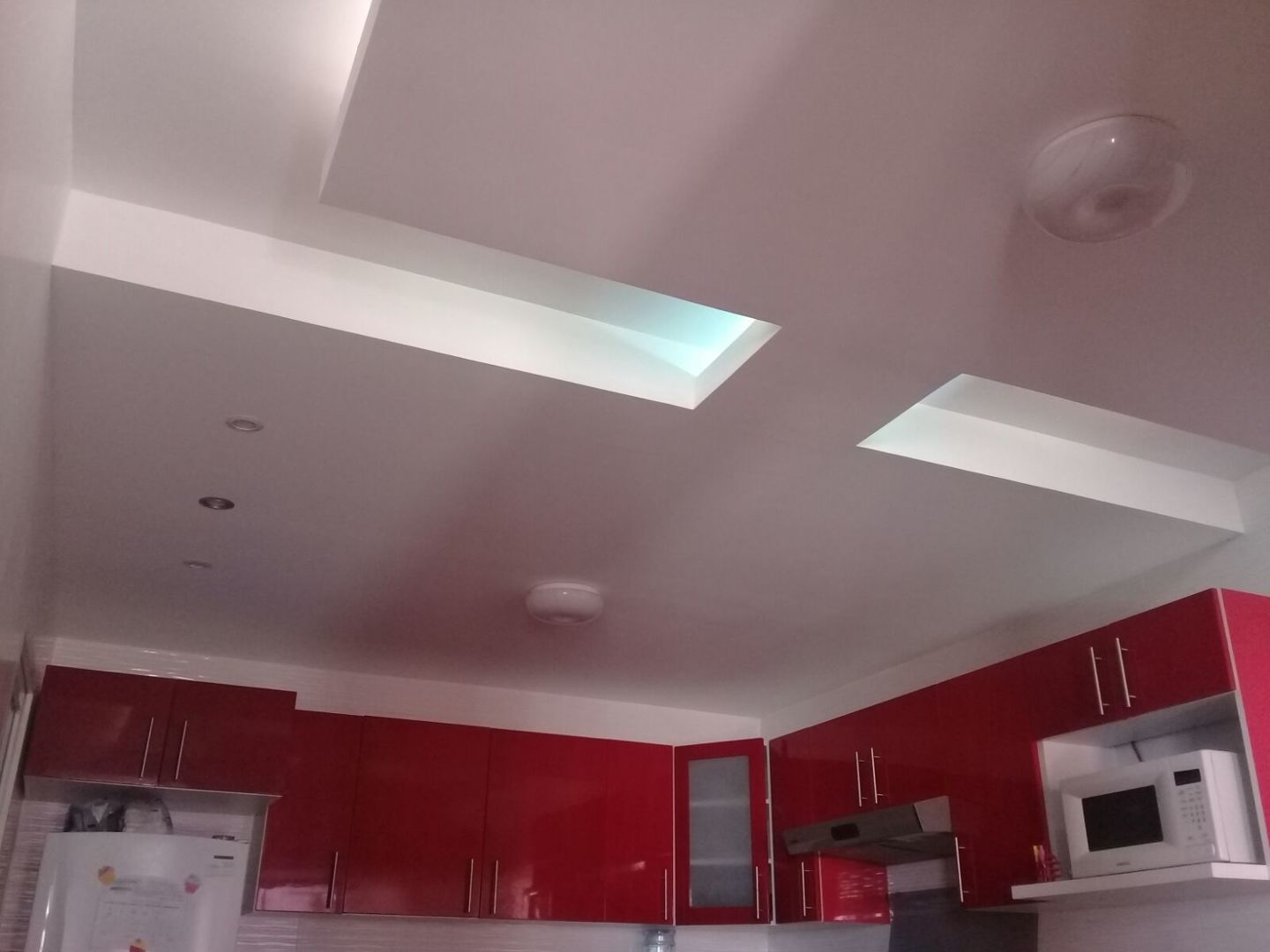 Diseño de tablaroca con luz indirecta