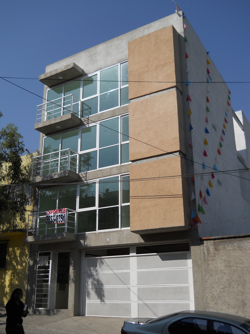 Fachada De Edificio De Depártamentos En La Calle De Santa Marta En Lacolonia Molino De Santo Domingo