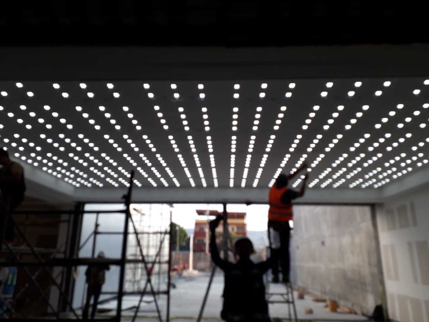 INSTALACIÓN DE LUMINARIA LED
