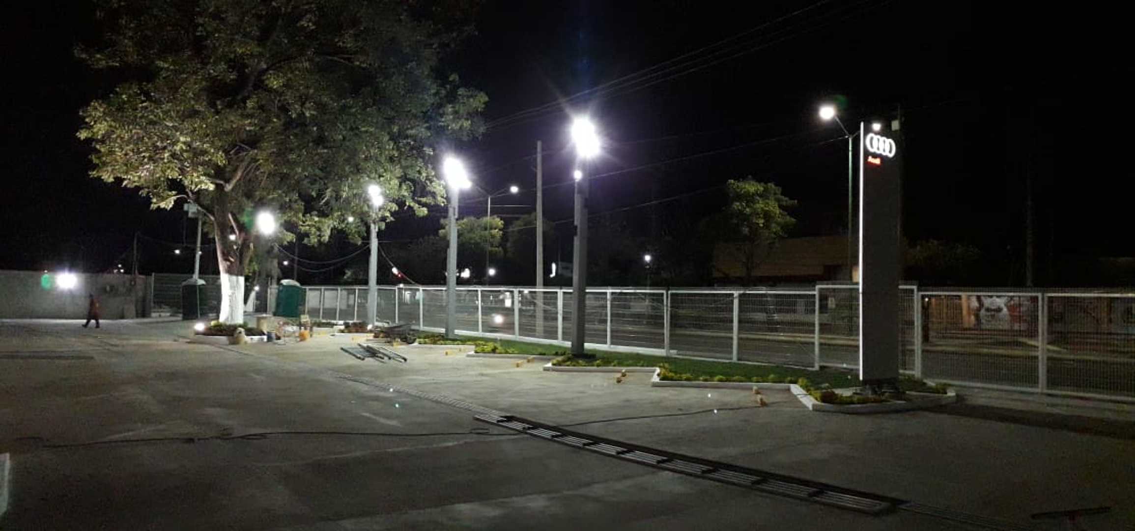 INSTALACIÓN DE POSTES DE LUZ DECORATIVOS