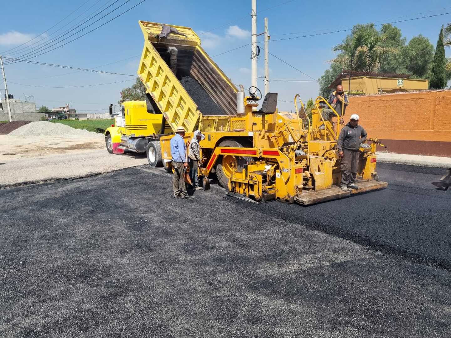 Tendido de asfalto con finisher