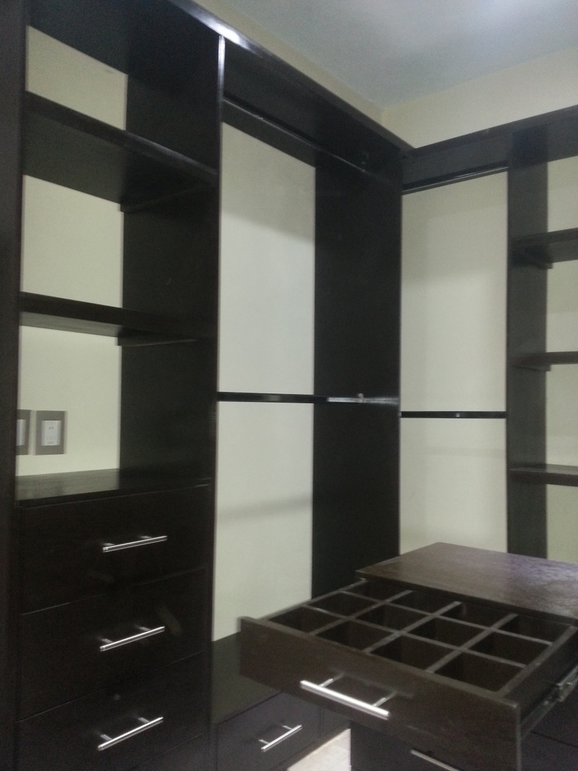 VESTIDOR A LA MEDIDA