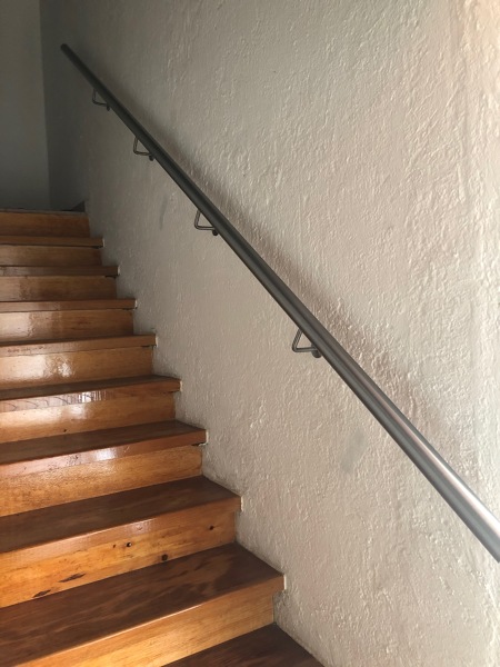 Acabado de escalera de pino