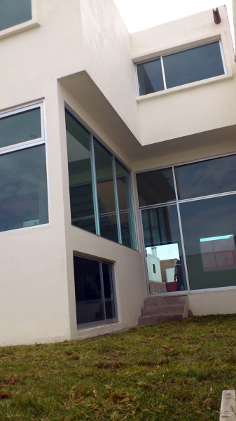 Acceso desde Sala a Jardín