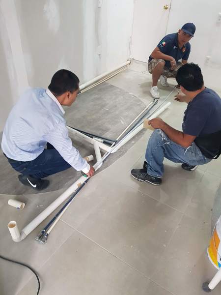 ACOMODO DE TUBERIA BAJO ESCALÓN