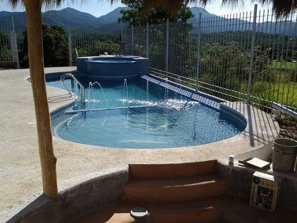 Foto: Alberca con Jacuzzi, Chapoteadero y Pequeñas Fuentes de Alberkia