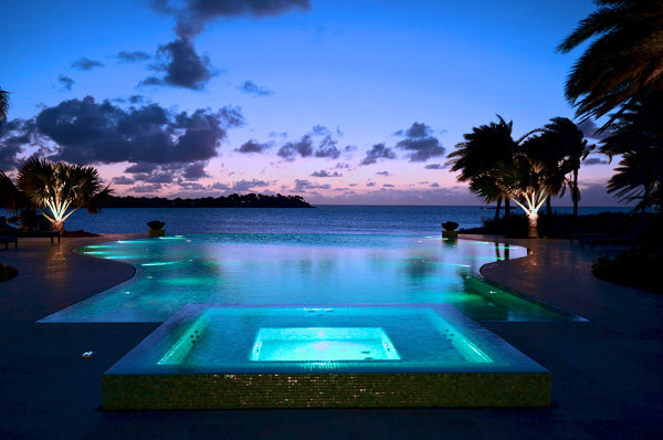 Alberca con Jacuzzi integrado