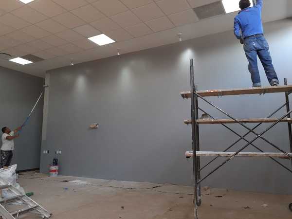 Aplicación de pintura en muros