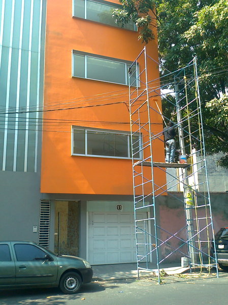 Foto: Aplicación de Pintura Exterior de Condominio de Soluciones en