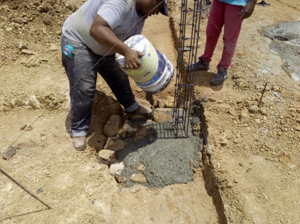 Armado y preparación de zapatas de cimentación en casa habitacion