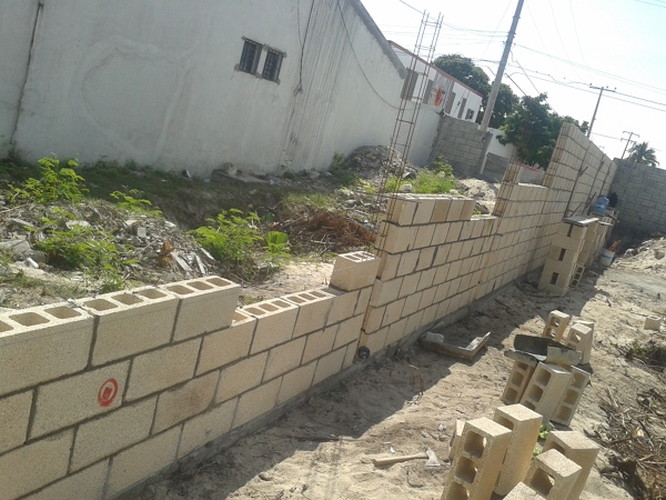 Foto: Blokeo de Barda de Servicios Y Suministros Oquimar #322216 ...