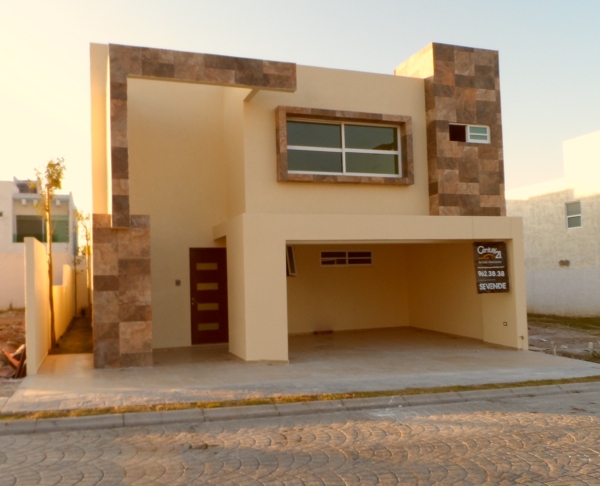 CASA CONSTRUIDA EN PARQUE LIMA