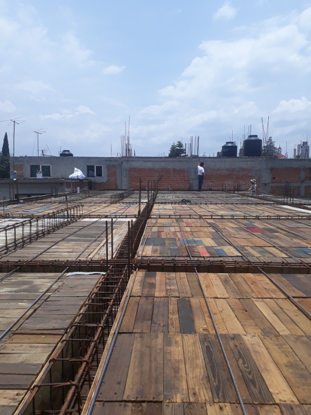 Foto: Cimbrado para Losa Maciza de Concreto. de Integra Estudio Arq