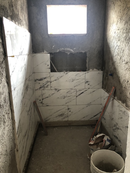 Colocación azulejo en. Baño