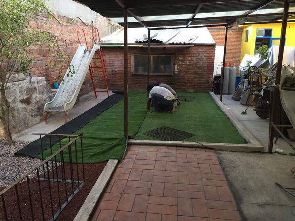 Foto: Colocación de Pasto Sintético de Magnament And Architecture