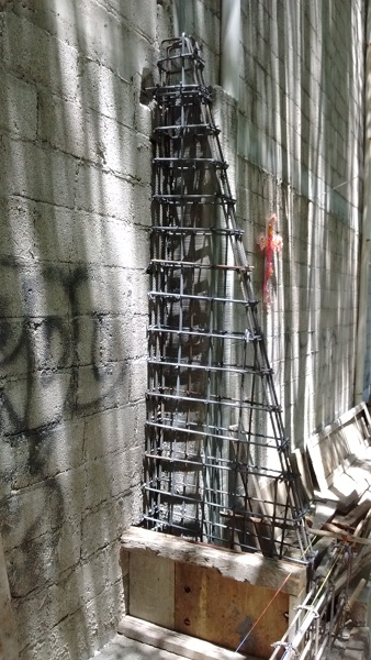 Foto: Contrafuertes Edificio c Plaza s M de Ricaño Construcciones