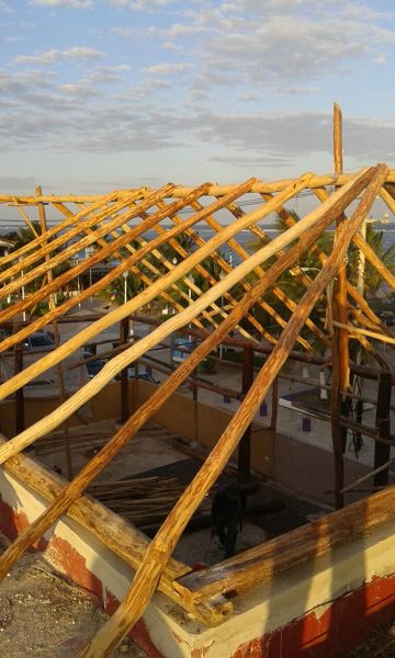 Foto: Detalle de la Estructura de la Palapa de Construcción