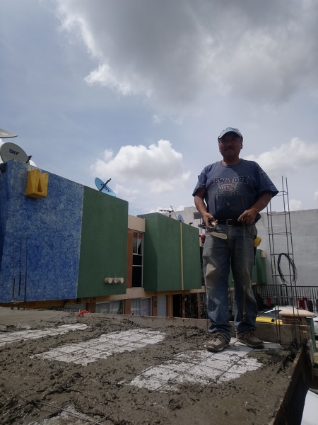 Foto: El Maestro a Cargo de la Obra de Urbanisto Y Construcción ...