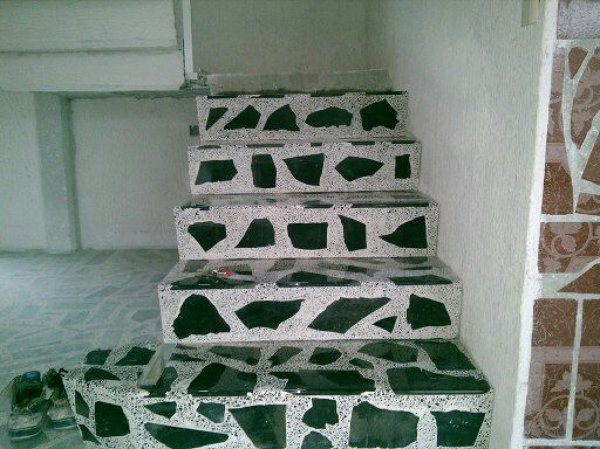 ESCALERAS DE LAJA DE MARMOL CON PASTA